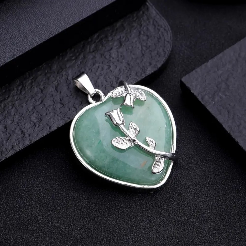 Green Aventurine Natural Gemstone Flower Heart Pendant Necklace Healing Gemstone - Picture 2 of 2